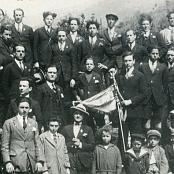 20 04 1924 - Foto ricordo con il nuovo (primo) Vessillo sociale